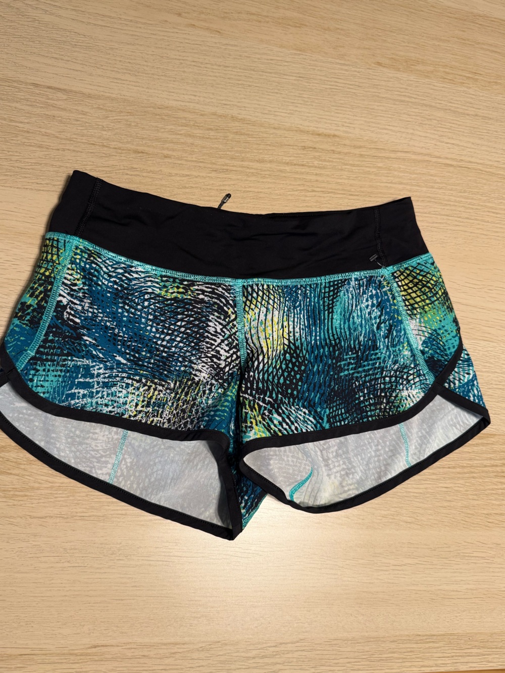 Lululemon 2016 Seawheeze Mo Money Bali Breeze Speed Shorts Size 4
